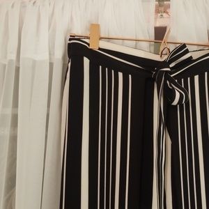 🖤Bar III black and white stripe pants🖤
